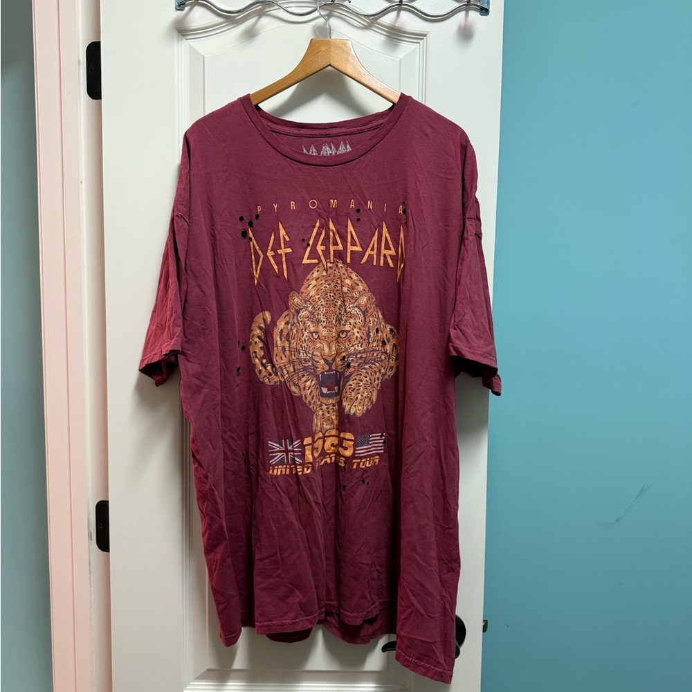 UO Oversized Def Leppard T-Shirt